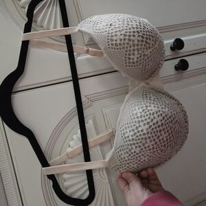 Victoria's Secret White Full-Coverage Bra with Textured Cups